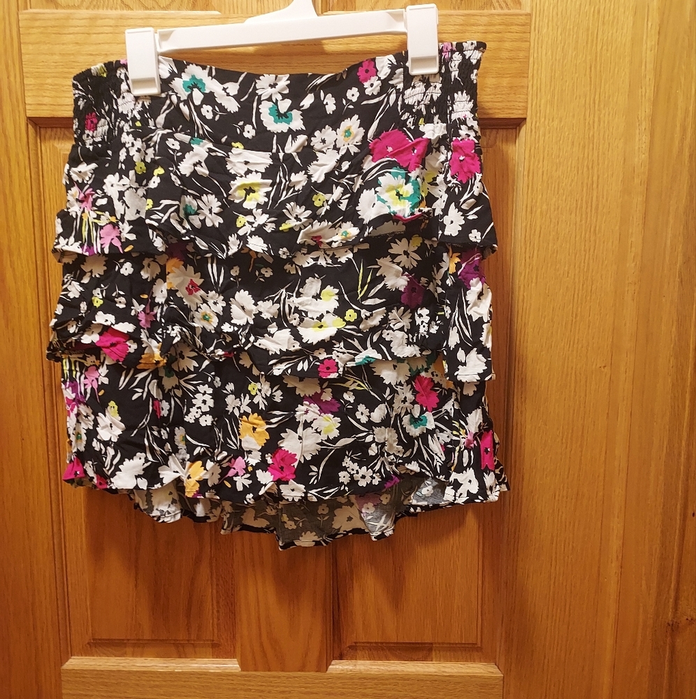 Torrid Size 1 (XL/1X) Layered Black Skirt with White and Rainbow Floral Pattern